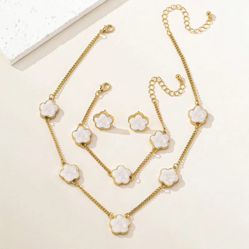 White Clover Jewellery Set