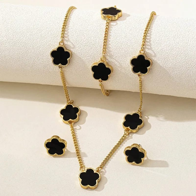 Black Clover Jewellery Set