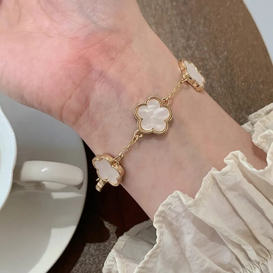 Cream Five-Leaf Clover Bracelet