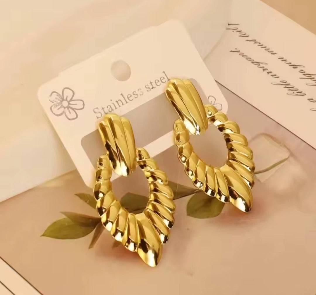 loop Geometrical Stud Earrings