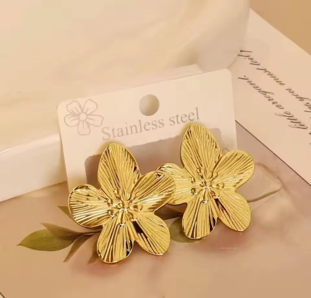 leaf Shaped Geometrical Stud Earrings